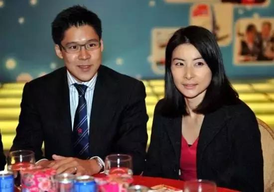 難怪郭晶晶忽胖忽瘦，原來三寶都一歲了……