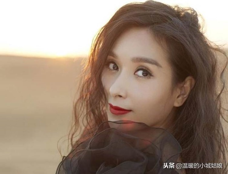 (年過40還沒人娶的13位女星，個個都國色天香，你最想把誰娶回家？