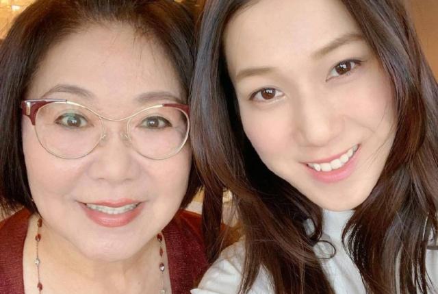 35歲鍾嘉欣攜一雙兒女去見前輩，米雪抱著7個月大Jared好似一家人