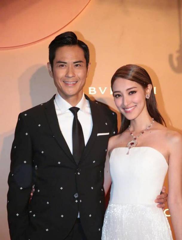 林心如撞衫新晉人妻陳凱琳，大媽和港姐的差距，心疼霍建華！
