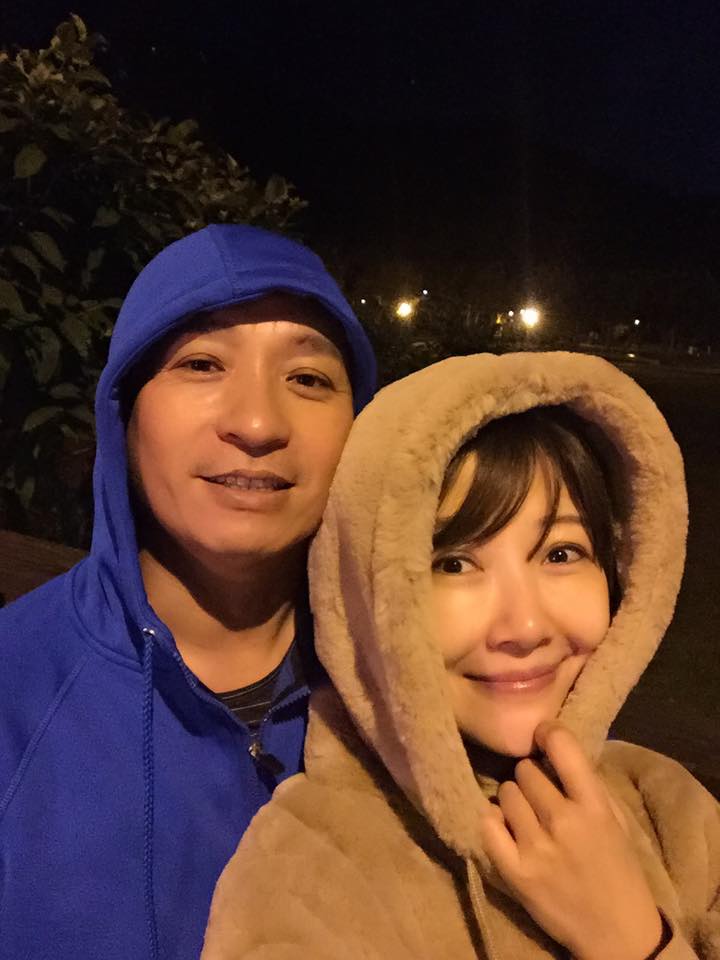 45歲余皓然秀出「上空全裸照」火辣無法直視！照片曝光網友嚇傻：「這是生2個孩子的身材?!」