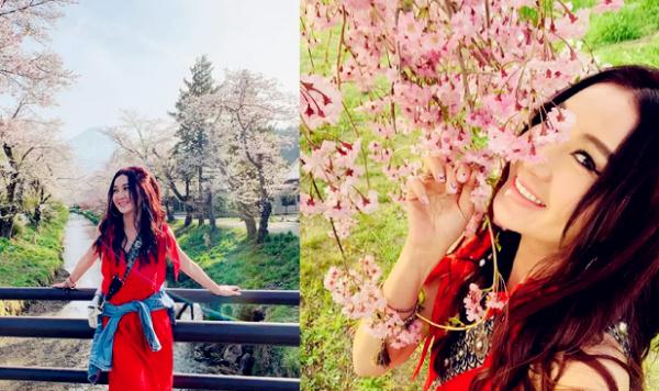 溫碧霞簡直太美了，清甜的少女氣息十足，對著鏡頭比剪刀手非常萌