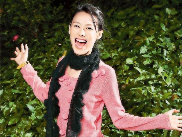 被婆家認可有多重要？梁洛施生三子也未進門，郭碧婷卻被向太寵上了天~~~