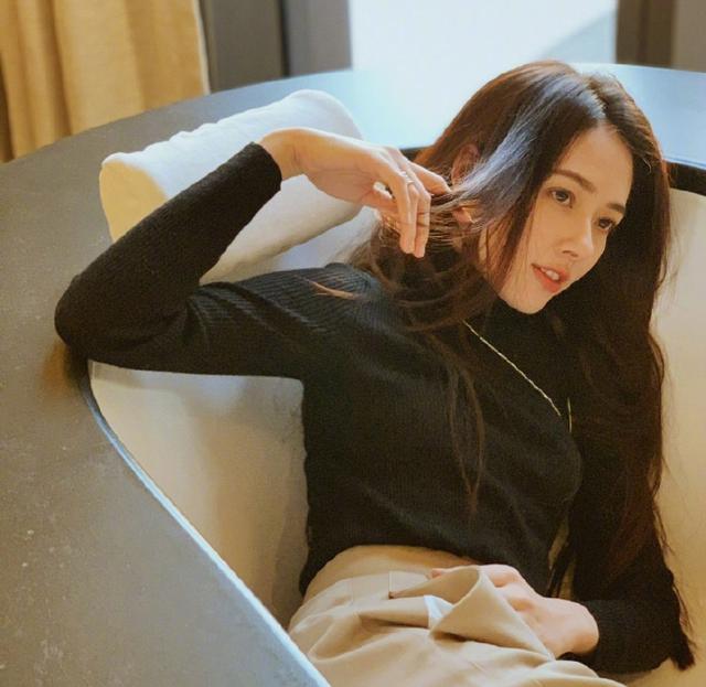 郭碧婷訂婚後「嘟嘴求親親」又上熱搜，她才是真正的豪門好嫁風！