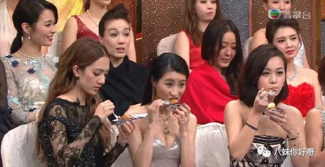 (重溫馬國明與黃心穎)馬國明痛失視帝後恐嚇TVB，一下台獎盃就被收走……TVB果然像汪明荃說的那樣沒有人情味啊！  