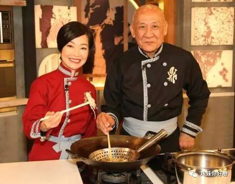 (重溫馬國明與黃心穎)馬國明痛失視帝後恐嚇TVB，一下台獎盃就被收走……TVB果然像汪明荃說的那樣沒有人情味啊！  
