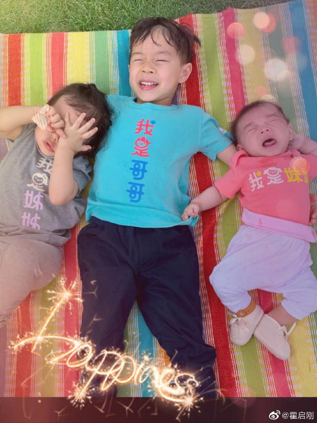 郭晶晶悄然生三胎為霍家增員，霍啟剛曬三子女合照小女兒首度曝光！