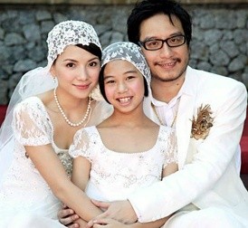  「丈夫婚前婚後皆外遇」她選擇原諒並撫養繼女　婚後6年「高齡產下雙胞胎」樂當三寶媽