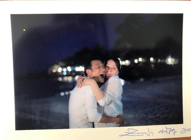 梁家輝攜愛妻女兒出海度假，與准女婿比拼男友力毫不遜色！