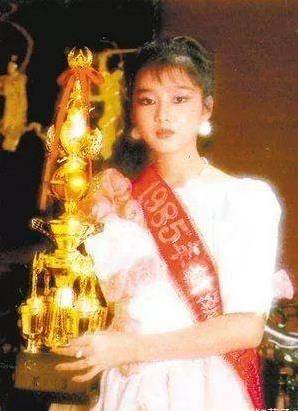 53歲朱麗倩看女兒校運會被嘲衰老胖成球，年輕時可是被封絕色,網友:即使年老色衰，也有老公愛的女人，才是贏家