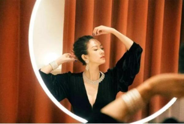 40歲章子怡被曝懷二胎，有望為汪峰生兒子，下個月將停工生產！