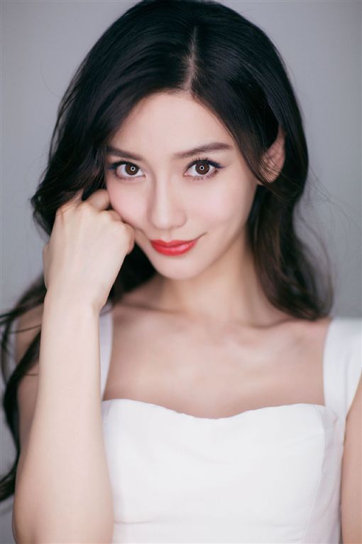 Angelababy再爆整型！「眼睛太大」驚呆3億人 
