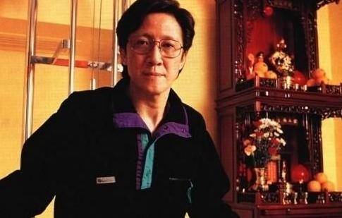 (50歲張敏近照曝光！老公竟是冷峻帥哥！三字點評周星馳太準確！