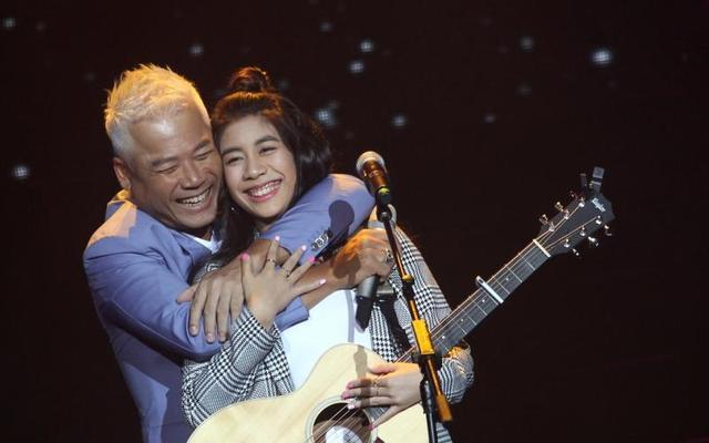 (56歲巫啟賢一家：名模妻子很漂亮，大女兒也身材和顏值俱佳，小女兒更像爸爸 