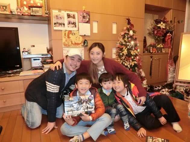 小彬彬落魄到街頭賣小吃3月暴瘦42斤 曾拿兒子賺的錢養女人