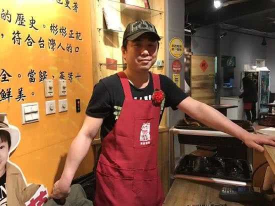 小彬彬落魄到街頭賣小吃3月暴瘦42斤 曾拿兒子賺的錢養女人