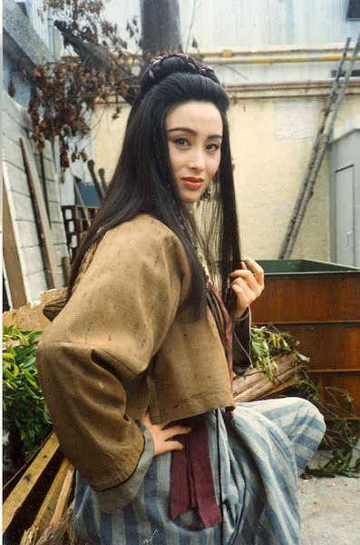 50歲張敏與56歲張耀揚同框，張敏依舊保持青春，烏鴉哥卻變成這樣了，網友：保養真的很重要