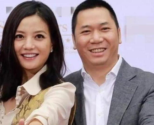 43歲黃有龍：看了他老婆和前任近照，終於知道他為什麼要拋棄她了