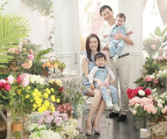 43歲黃有龍：看了他老婆和前任近照，終於知道他為什麼要拋棄她了
