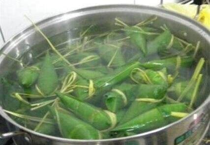煮粽子用冷水還是用熱水？做對這一步，粽子香糯又Q彈，咬一口，暖到心坎裡