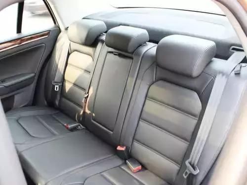 汽車的後排座位比前排安全？答案令人驚訝！