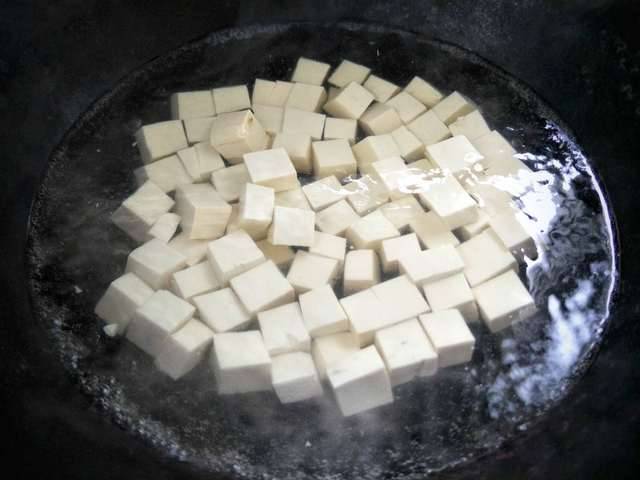 豆腐怎樣做好吃入味，加2勺它，增香又提味，比麻婆豆腐更好吃！