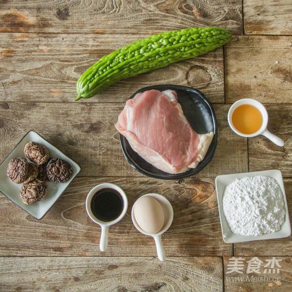 吃了這麼多年苦瓜才知道，原來把「苦源」切掉後，苦味就沒有了