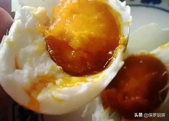 教你製作7天就可以起沙的「鹹鴨蛋」，零失敗保證個個都流油！