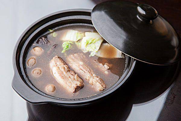 肉骨茶到底是什麼？教你在家做正宗肉骨茶，方法簡單，湯鮮肉嫩十分下飯