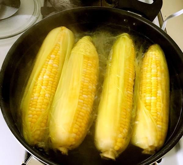 外面賣的煮玉米為什麼那麼好吃？秘訣全在「水」裡