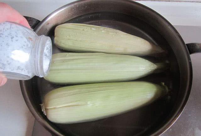 外面賣的煮玉米為什麼那麼好吃？秘訣全在「水」裡