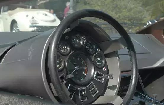 看著這些儀錶盤，我車都不會開了！