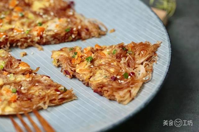 麵條還能切著吃？又香又酥脆，做法超簡單！