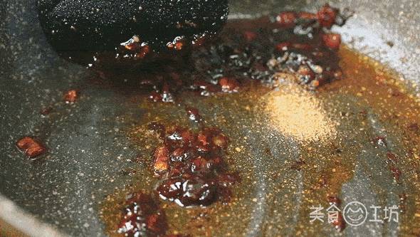 麵條還能切著吃？又香又酥脆，做法超簡單！