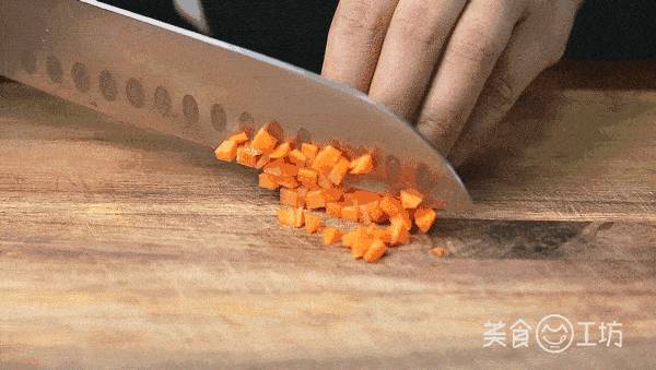 麵條還能切著吃？又香又酥脆，做法超簡單！