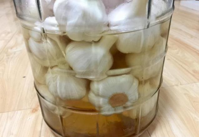 5斤大蒜，1瓶雪碧，教你一個想不到的做法，美味可口，越吃越上癮