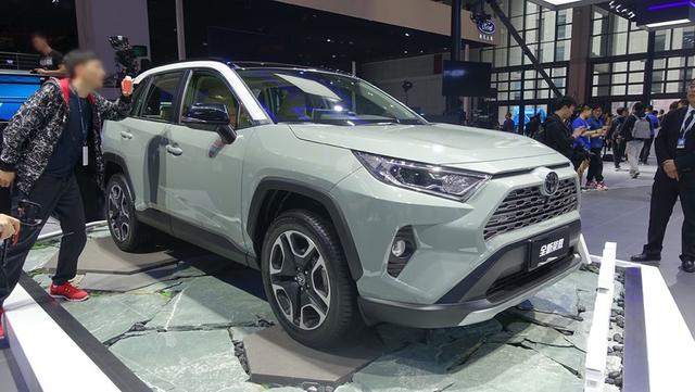 第五代豐田RAV4外媒測評：外表很越野，動力和操控卻很佛系