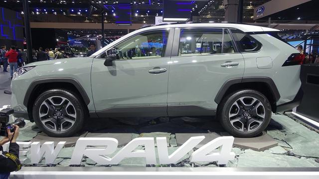 第五代豐田RAV4外媒測評：外表很越野，動力和操控卻很佛系