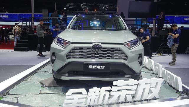第五代豐田RAV4外媒測評：外表很越野，動力和操控卻很佛系