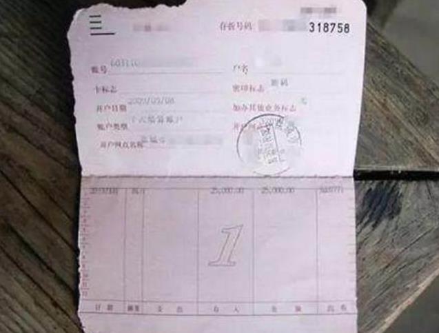 阿拉斯加剃毛變「小毛驢」憤怒拆家，主人魔性崩潰大笑：不就是給你剃毛了嗎