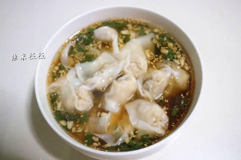 餛飩湯汁不難調，加這幾種調料，開水一衝，比骨頭湯還鮮美!！