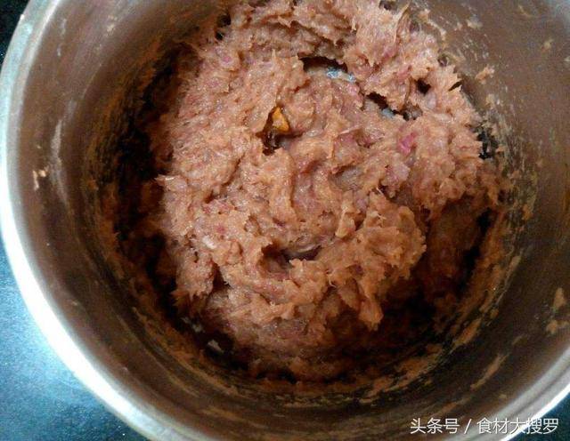 一斤豬肉半碗玉米澱粉，自製午餐肉，又香又營養，比火腿腸好吃幾十倍！另附2種自製午餐肉做法！
