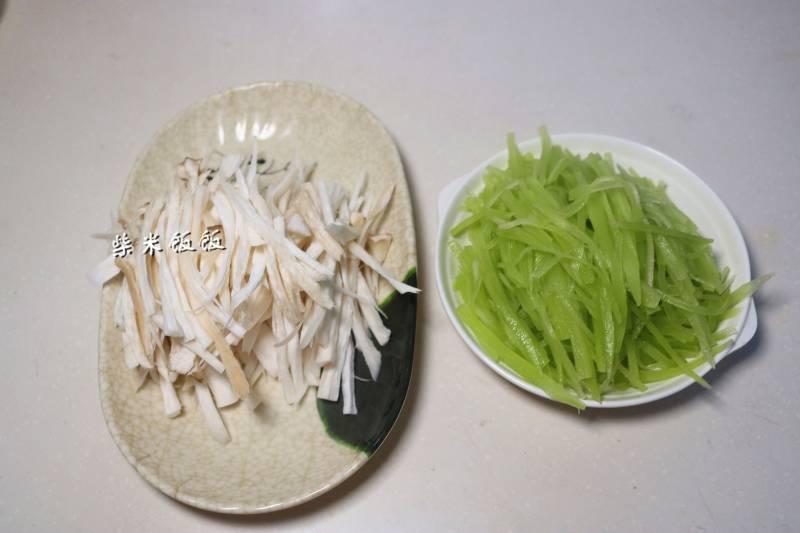 萵筍加它一起炒，只放鹽就特別鮮，比炒肉更好吃哦！