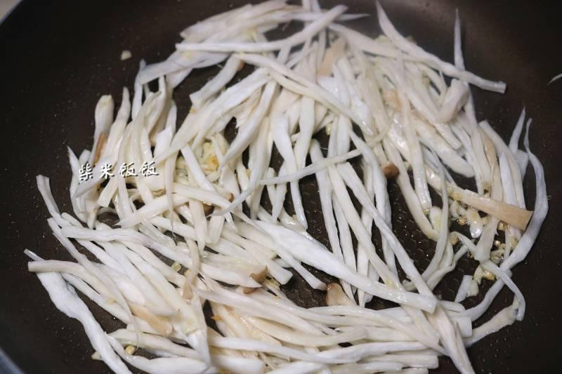 萵筍加它一起炒，只放鹽就特別鮮，比炒肉更好吃哦！