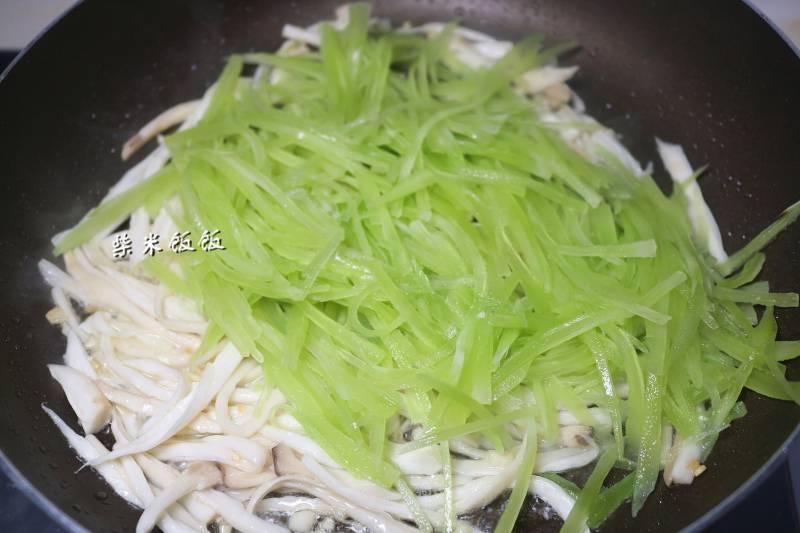 萵筍加它一起炒，只放鹽就特別鮮，比炒肉更好吃哦！