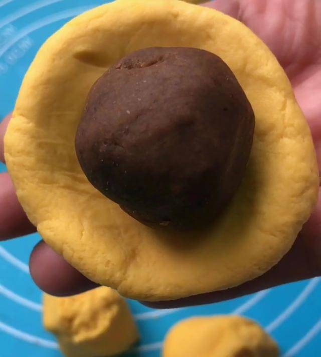一塊南瓜，半碗糯米粉，不煮不炒，不油炸，做出的糕點，香軟Q彈......
