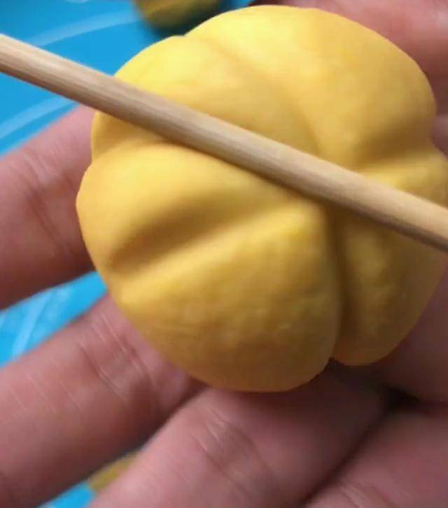 一塊南瓜，半碗糯米粉，不煮不炒，不油炸，做出的糕點，香軟Q彈......