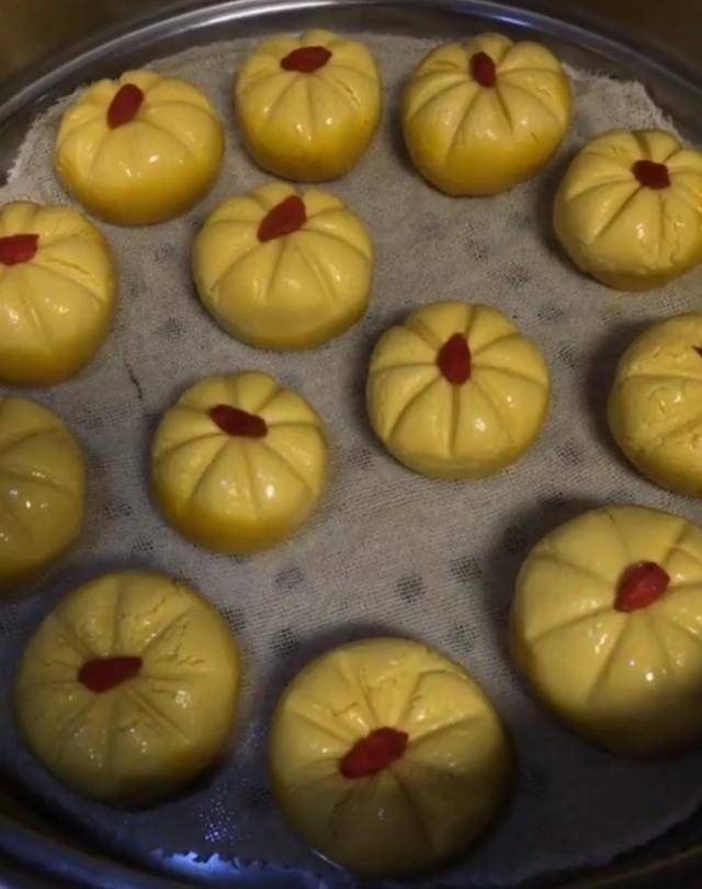 一塊南瓜，半碗糯米粉，不煮不炒，不油炸，做出的糕點，香軟Q彈......