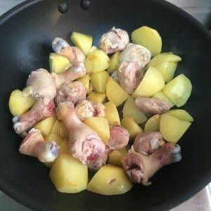 好吃家常菜【土豆燜雞腿】簡易食譜