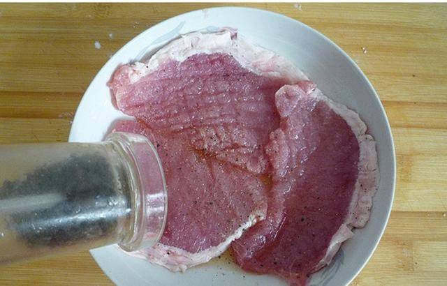 秘制炸豬排--金黃酥脆噴香解饞，好吃的關鍵就是醃肉這一步！